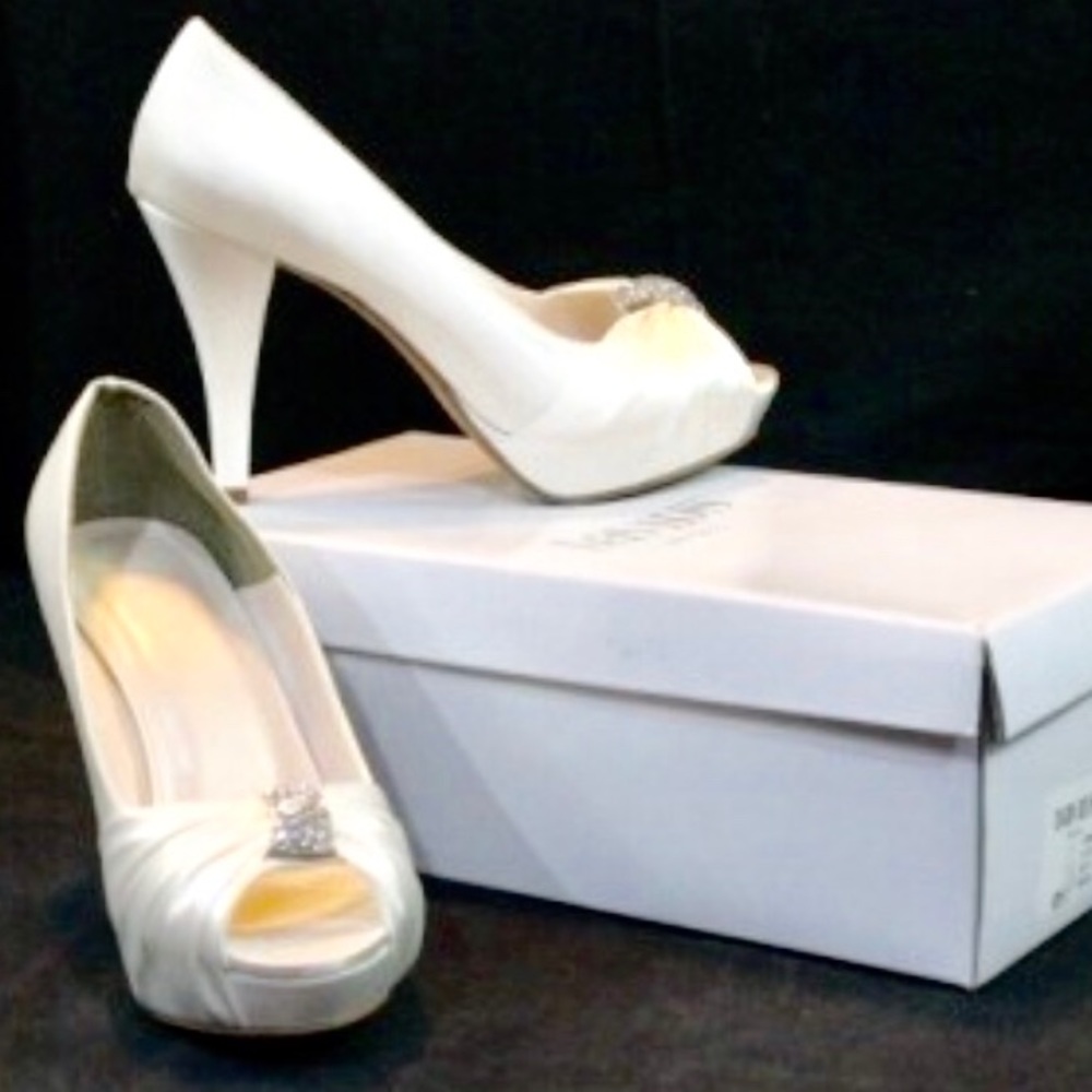 David’s Bridal Ivory 1087359 Wedding Shoes